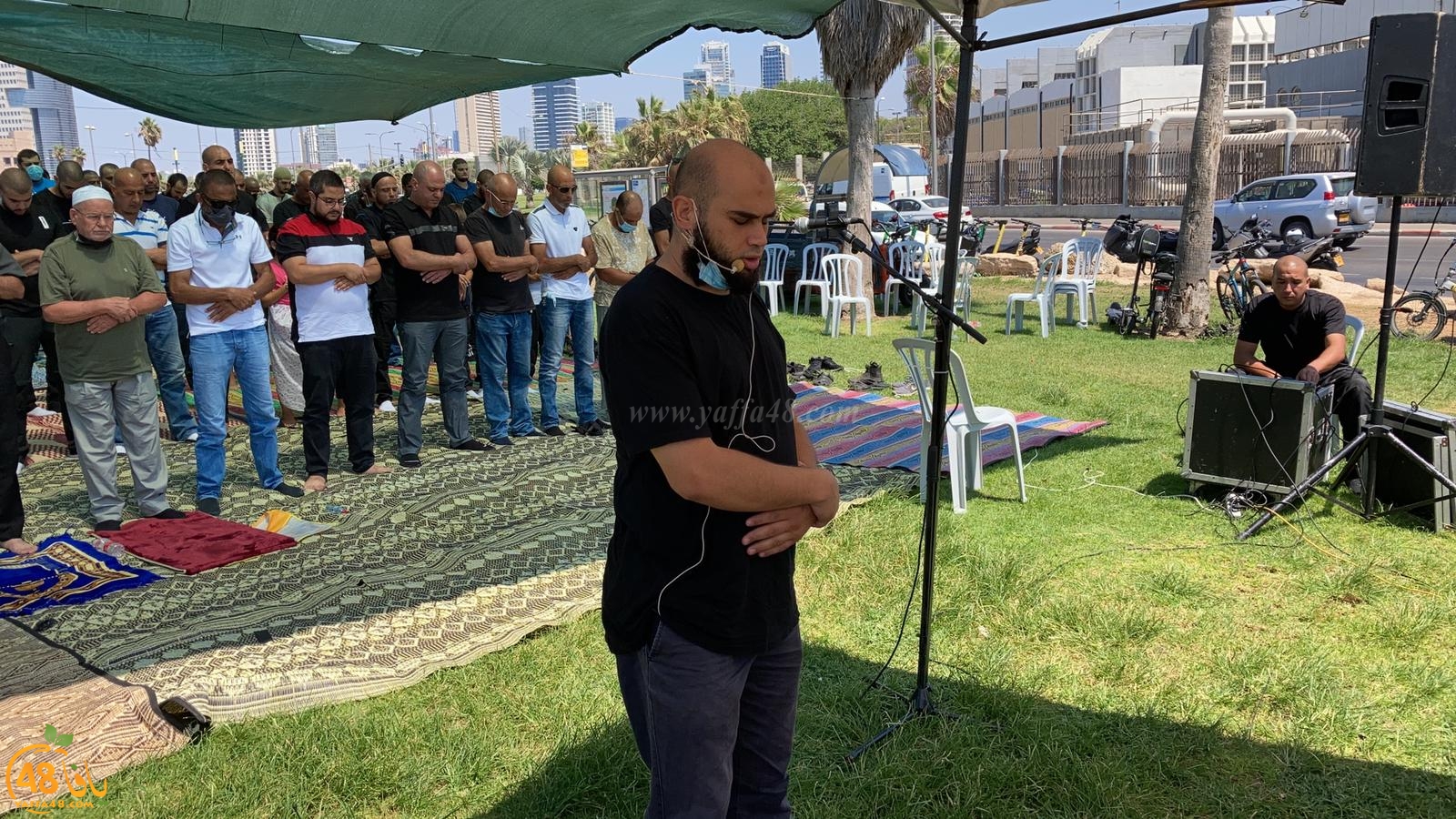 فيديو: خطبة وصلاة الجمعة من أمام مقبرة الاسعاف للشيخ محمد أمارة
